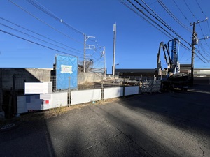 変形敷地に建つスタイリッシュガレージハウス（横浜市）