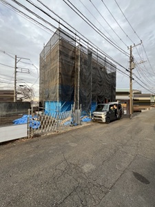 変形敷地に建つスタイリッシュガレージハウス（横浜市）